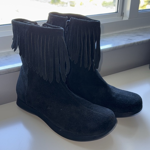 P.S Studio Shoes - SUEDE FRINGED BOOTIE